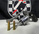Alegando ameaças de facção, homem é preso com arma que comprou por R$ 4 mil