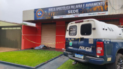 Homem é encontrado morto na porta de igreja no Jardim Flórida II