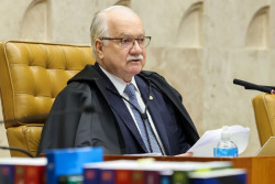 Fachin decide remarcar análise do caso envolvendo Mendonça