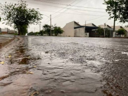 Dia de chuva e temperatura máxima de 31ºC em Dourados; alerta de tempestade continua