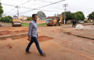 Operação tapa-buracos chega ao Bairro Terra Roxa após chuvas ampliarem buracos