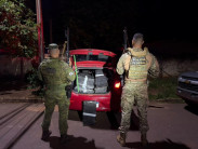 Polícia encontra dupla carregando carro com droga e apreende 329 quilos de maconha