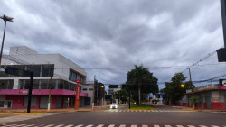 Após calorão, temperaturas "recuam" e chuva traz alívio para Dourados; veja detalhes