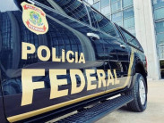 Polícia Federal cumpre mandados em operação que investiga contabando de cigarros