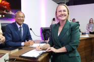 Com 20 votos favoráveis, Liandra Brambilla é reeleita na presidência da Câmara de Dourados