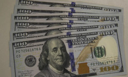 Dólar cai a R$ 5, e bolsa sobe quase 8% após primeiro turno