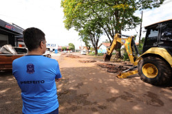 Prefeitura aproveita trégua nas chuvas para acelerar recuperação de ruas de Dourados