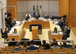 Fabricante é condenada a indenizar consumidora por próteses mamárias submetidas a recall