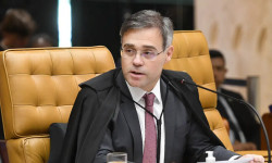 Mendonça determina remoção de vídeo de deputados contrários a Flávio