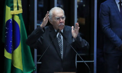 José Sarney é internado em UTI após procedimento abdominal