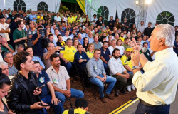 Reinaldo promete emendas a cidades que derem mais votos a Flávio e PT aciona Justiça Eleitoral