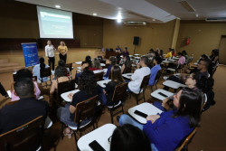 Trabalhadores da Assistência Social recebem palestra sobre saúde mental