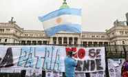 Referência do bolsonarismo, Milei lança plano para demitir 21 mil servidores na Argentina