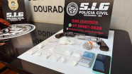 Homem é preso com cocaína e armas e diz que vendia droga porque está sem dinheiro