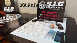 Homem é preso com cocaína e armas e diz que vendia droga porque está sem dinheiro