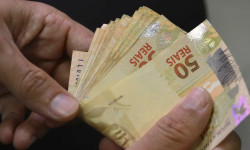 Número de superendividados no Brasil cresceu 75% em cinco anos, diz BC
