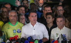 Polícia Federal investiga circunstâncias da fuga de Flávio Bolsonaro do Brasil