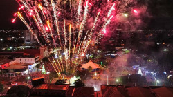 Lançamento do Dourados Brilha 2021 atrai 5 mil à Praça Antônio João