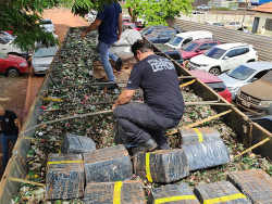 Droga apreendida em meio ao material para ser reciclado (Imagem: Defron)