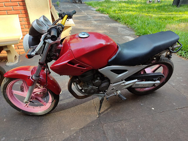 Motocicleta encontrada em residência no Cachoeirinha (Imagem: Adilson Domingos)