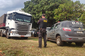 Caminhão recuperado pela polícia (Imagem: DOF)