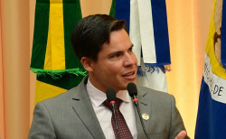 Diogo Castilho vira alvo de outro pedido de cassação por bater na noiva