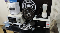 Mulher reconhece objetos furtados (Imagem: Adilson Domingos)