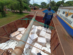 Agrotóxico procedente do Paraguai, o que confirmou o crime de contrabando, sendo constatada a carga de 3.400 quilos (Imagem: Assessoria)