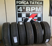 Em Ponta Porã, Força Tática do 4ºBPM apreende pneus contrabandeados