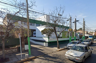 Hospital em Hurlingham, na região de Buenos Aires, uma das unidades que está recebendo vítimas da cocaína envenenada (Imagem: Reprodução/Google Street View)