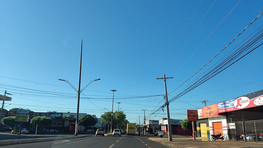 Sexta-feira de céu claro em Dourados (Imagem: Dourados Informa)