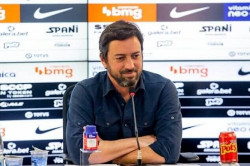 Corinthians encaminha acerto com técnico, mas busca ajuda com salários