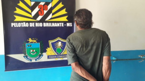 Homem é morto com 5 facadas e PM prende acusado fugindo de bicicleta