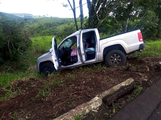 Em uma curva, o pastor Luiz Duarte perdeu o controle da direção e colidiu contra uma árvore, à margem da rodovia (Imagem: Reprodução)