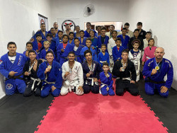 Academia que faz trabalhos sociais leva 7 medalhas em torneio de jiu-jitsu