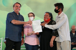 Presdente Jair Bolsonaro durante entrega de escrituras em Terenos em 2021 (Imagem: Agência Brasil)
