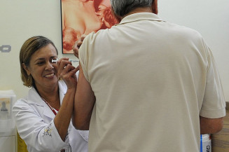 Meta é imunizar 76,5 milhões de pessoas até 3 de junho (Imagem: Agência Brasil)