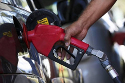 Preço da gasolina fecha março com média de R$ 7,323, aponta Ticket Log