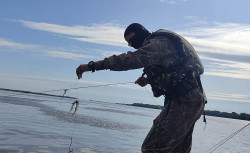 Polícia flagra redes e espinheis em fiscalização no Parque do Ivinhema