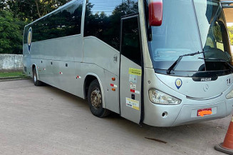 O ônibus foi apreendido pela Polícia Federal e os estrangeiros devidamente multados por se furtarem do controle migratório (Imagem: Polícia Federal)