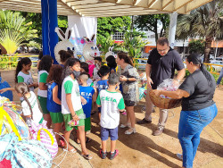 Prefeito entrega 1.000 kits de Páscoa para crianças de abrigos de Dourados