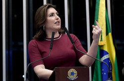 Simone não vai “brincar” de candidata a presidente, avisa Renan