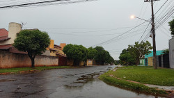 Manhã de sábado é de chuva intensa em Dourados e cidades da região