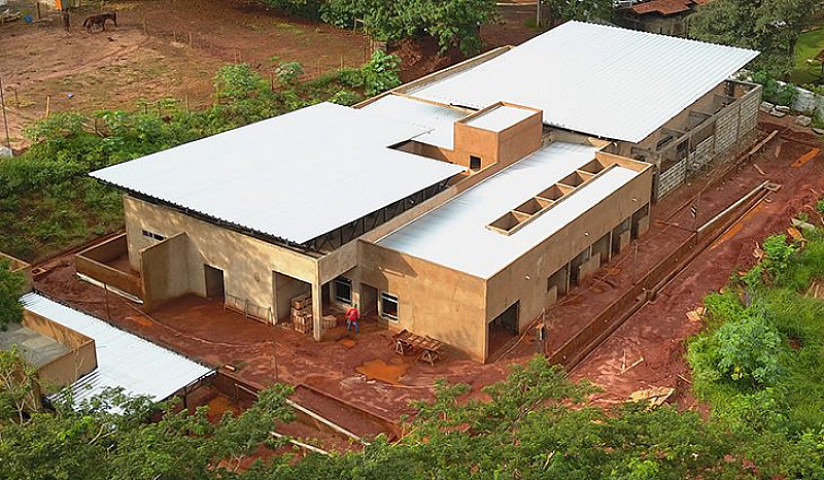 Obra do primeiro hospital especializado em animais silvestres do mundo está mais de 50% concluída (Imagem: Subcom)