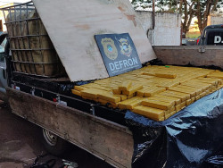Defron descobre entreposto de maconha e apreende F-350 pronta para a viagem