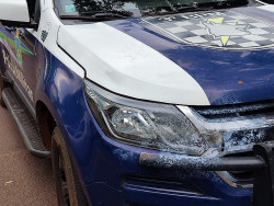 Viatura é atingida por fogos de artifício em área de conflito em Dourados