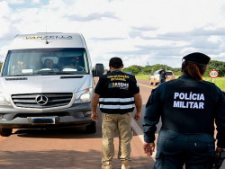 Na operação realizada simultaneamente em três municípios, Aquidauana, Terenos e Sidrolândia, 82 veículos foram abordados (Imagem: Subcom)