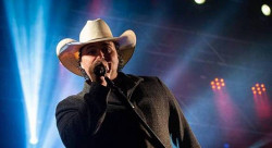 Corpo do cantor Aleksandro será velado e enterrado em Londrina