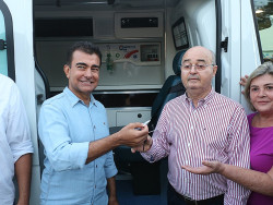 Marçal entrega ambulância semi-UTI para Nova Andradina