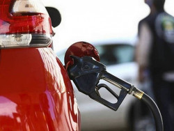 Gasolina tem 3ª alta consecutiva na média e inicia maio a R$ 7,55